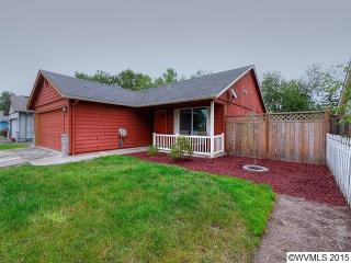 1053 6th St, Independence, OR 97351-1652