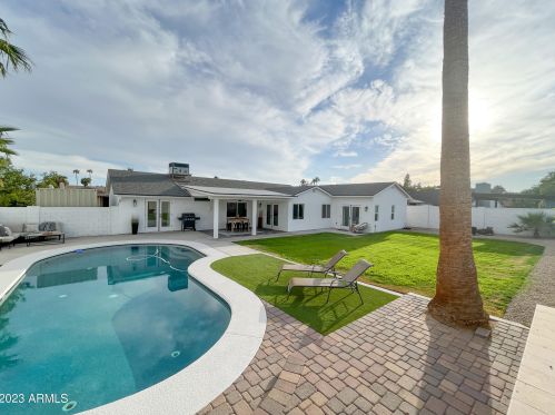 4346 Evans Dr, Phoenix AZ  85032-5449 exterior