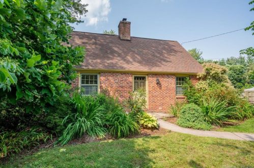 16 Mexcur Rd, Bloomfield, CT 06002-1603