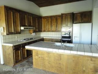 981 Scenic Dr, Porterville CA  93257-1634 exterior