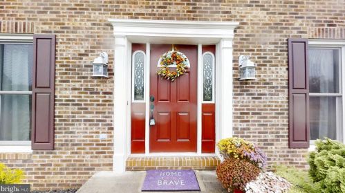 2 Wheaton Dr, Littlestown, PA 17340-1350