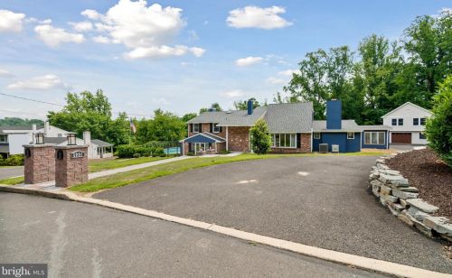 135 Marmic Dr, Southampton PA 18966-1725 exterior