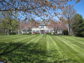 4768 Essex Dr, Gardenville, PA