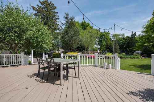 20 Cedar Rd, Elwood NY  11731-4636 exterior