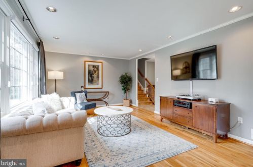 6614 Huntsman Blvd, Springfield VA 22152-2621 exterior