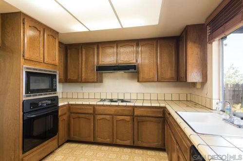 1201 Rippey St, El Cajon CA  92020-1741 exterior