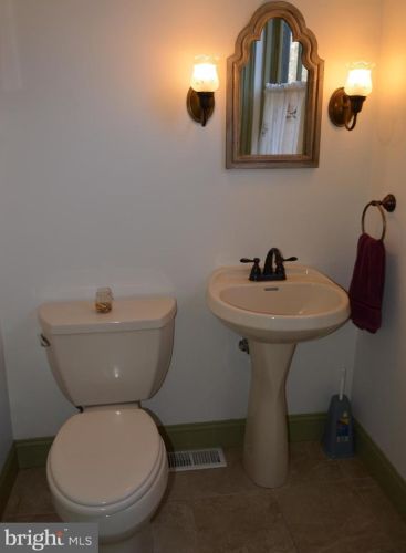 205 Lippincott Ave, Riverton NJ  08077-1309 exterior