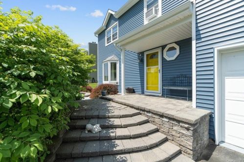 3 Constitution Ln, Washingtonville, NY 10992-1327