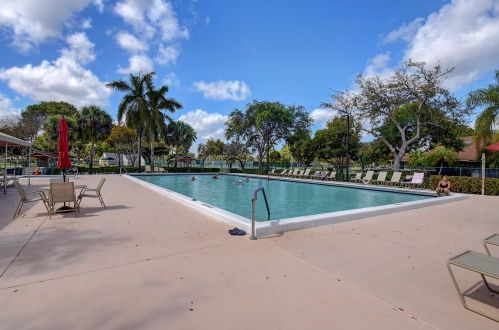 8425 Springlake Dr, Boca Raton FL  33496-4904 exterior