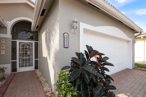 8650 Pine Cay, West Palm Beach, FL 33411-5538