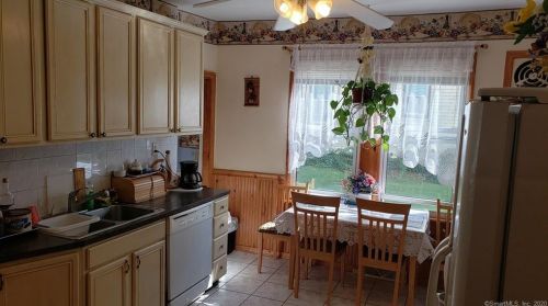 262 Main St, Ansonia, CT 06401-1411