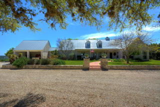 145 Holly Hill Dr, Ingram, TX 78025-3604