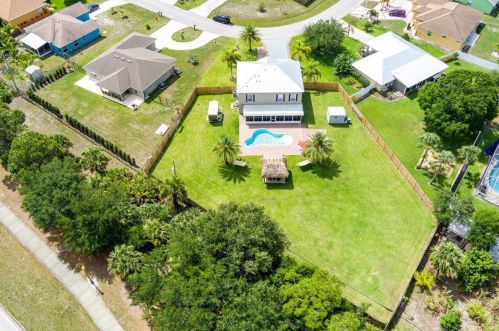 1449 Prairie Cir, Fort Pierce, FL 34953-4132