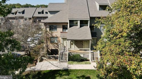 11196 Harbor Ct, Herndon, VA 20191-4349