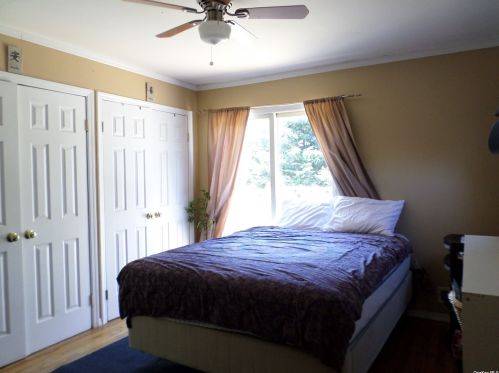 814 Delaware Ave, North Lindenhurst NY  11757-2811 exterior