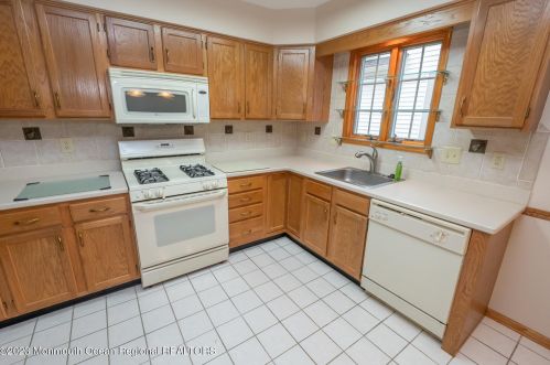 30 Baker Dr, Jackson Twp NJ  08527 exterior