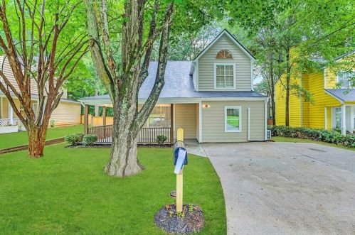 1018 Autumn Crest Ct, Stone Mountain GA  30083-5152 exterior