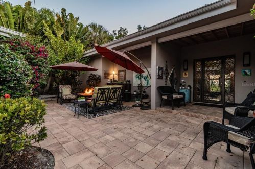 5148 31st Ave, Saint Petersburg FL  33707-5600 exterior