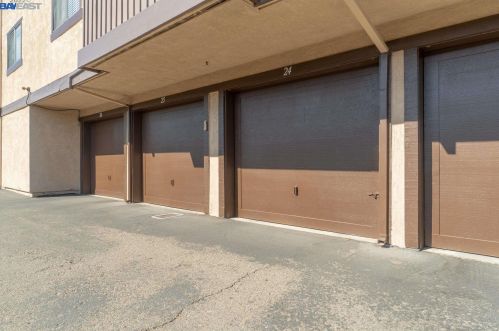 15065 Hesperian Blvd, San Leandro CA  94578-3542 exterior