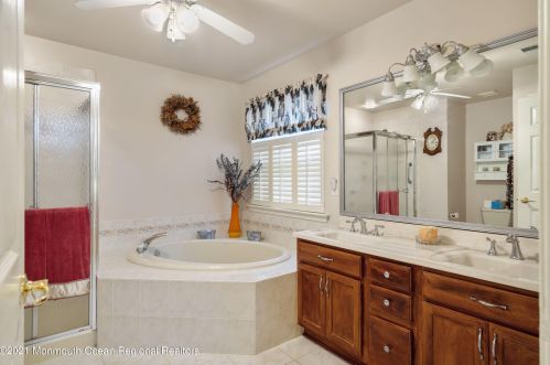 28 Winding River Rd, Lakewood NJ  08701-5733 exterior