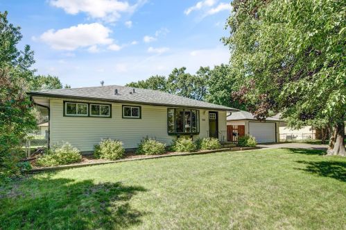 5131 Winchester Ln, Minneapolis, MN 55429-1640