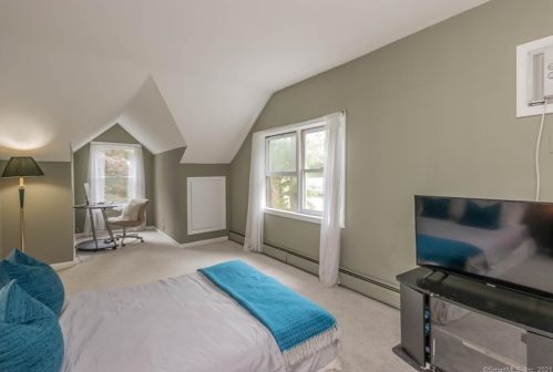 98 Kings Dr, Southport CT  06890-1209 exterior