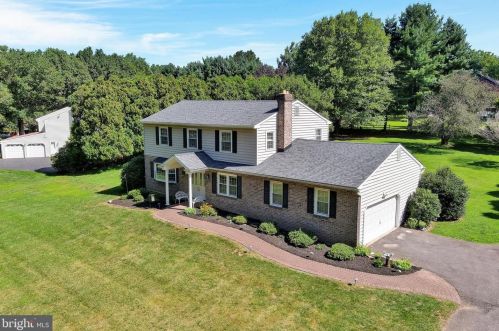 55 Stirrup Ln, Thornton, PA 19373-1069