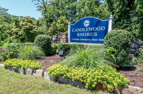 13 Clearview Dr, Brookfield Center CT  06804-1407 exterior