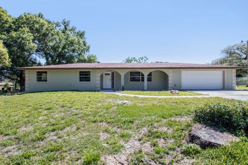 11844 Munbury Dr, Dade City, FL 33525-5747
