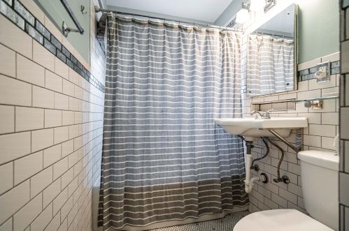 200 79, Milwaukee WI 53219-1707 exterior