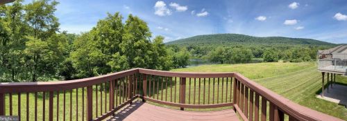 319 Lakeview Dr, Harrisburg, PA 17110-3990