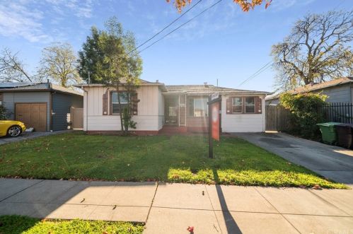 132 Ghormley Ave, Oakland, CA 94603-2051