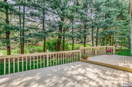 7 Heather Ln, Ridgewood NJ  07452-2835 exterior