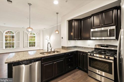 7542 Brunson Cir, Gainesville VA  20155 exterior