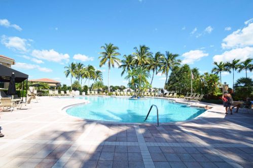 11652 Castellon Ct, Boynton Beach FL  33437-4085 exterior
