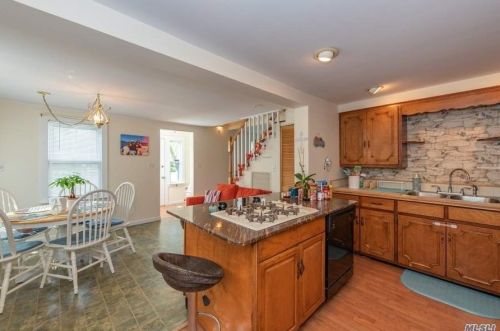 1385 Old Shipyard Ln, Southold NY  11971-1539 exterior