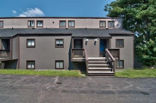 19 Middle Village Way, Tannersville, PA 18372-7723
