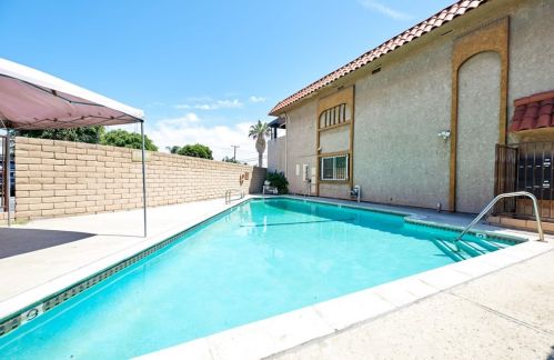 15139 Orange Ave, Paramount CA  90723-3852 exterior