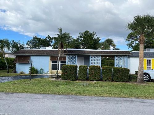 3 Knights Bridge Rd, Naples, FL 34112-0636