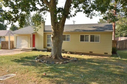 817 Yama St, Yreka, CA 96097-2247