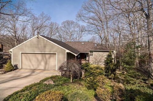 76 Seldom Seen Rd, Bradfordwoods, PA 15015-1320