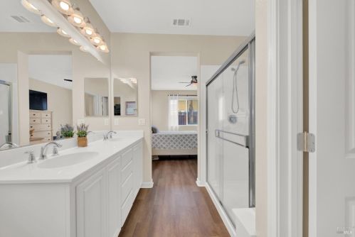 8001 Finchley Ct, Vacaville CA  95687-8253 exterior