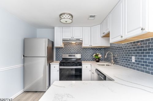 18 Outlook Ave, Mount Olive NJ  07828-2919 exterior