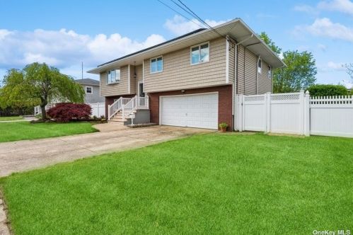 145 Alleghany Ave, North Lindenhurst, NY 11757-4129
