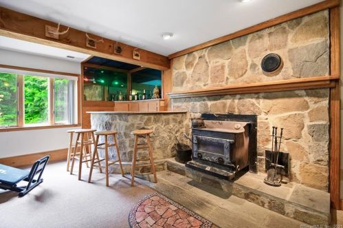 107 Roast Meat Hill Rd, Deep River CT  06419-1424 exterior