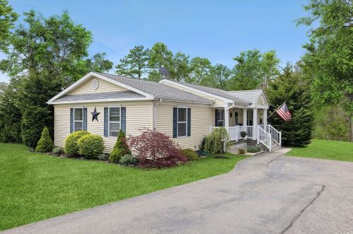 99 Peters Ln, West Hampton Beach, NY 11978-1441