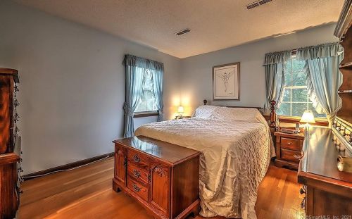 22 Harvest Ln, Milford CT  06461-1705 exterior