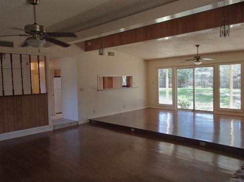 708 Oak Crest Ln, Georgetown TX  78628-2623 exterior