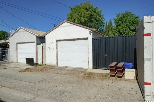 17536 Saticoy St, Van Nuys CA 91406-2333 exterior