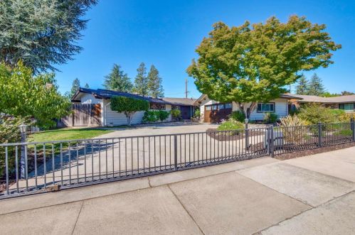 7761 Santa Theresa Dr, Gilroy, CA 95020-4921